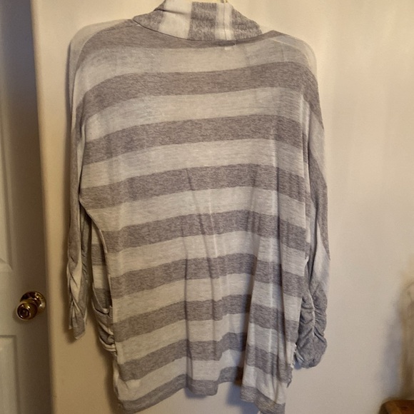🔥3-$10🔥 Striped cardigan with pockets - Picture 5 of 8